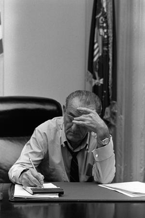 https://imgc.allpostersimages.com/img/posters/president-lyndon-johnson-making-notes-in-a-meeting-march-27-1968_u-L-PIHTAE0.jpg?artPerspective=n