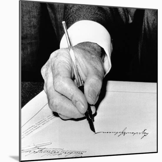 President Lyndon Johnson Signing the 1965 Civil Rights Bill, also known as the Voting Rights Act-null-Mounted Photo