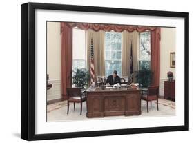 President Reagan Working at His Desk in the Oval Office. July 15 1988. Po-Usp-Reagan_Na-12-0101M-null-Framed Photo