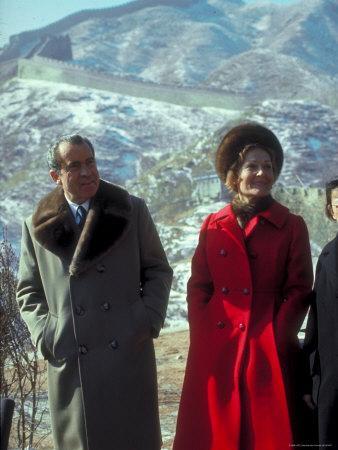 President Richard Nixon and wife Pat visit Great Wall of China New 8x10 Photo 