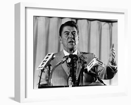 President, Ronald Reagan, 1975-null-Framed Photo