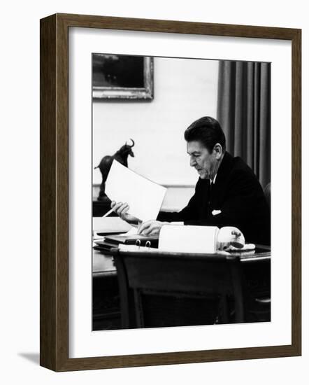 President, Ronald Reagan, April, 1981-null-Framed Photo