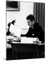 President, Ronald Reagan, April, 1981-null-Mounted Photo