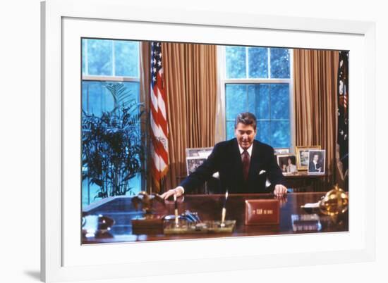 President Ronald Reagan in Oval Office Poster-null-Framed Photo