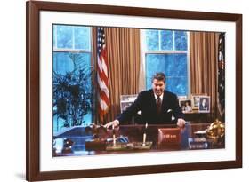 President Ronald Reagan in Oval Office Poster-null-Framed Photo