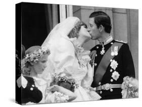 Prince Charles and His New Bride Diana Kiss on the Balcony of Buckingham Palace-null-Stretched Canvas