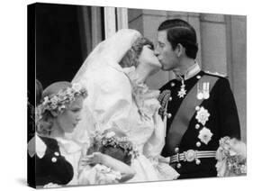 Prince Charles and His New Bride Diana Kiss on the Balcony of Buckingham Palace-null-Stretched Canvas