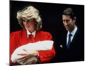 Prince Charles and Princess Diana Leaving Hospital After the Birth of Prince Harry September 1984-null-Mounted Photographic Print