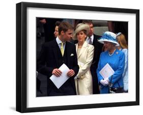 Prince William talking to his grand mother Queen Elizabeth II on the steps at St Paul's Cathedral, -null-Framed Photographic Print