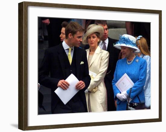 Prince William talking to his grand mother Queen Elizabeth II on the steps at St Paul's Cathedral, -null-Framed Photographic Print
