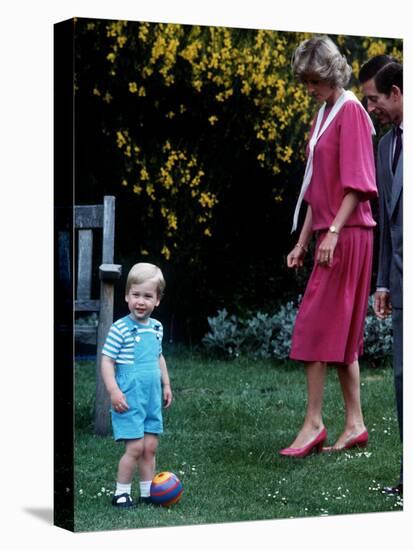 Prince William with parents on his 2nd birthday, June 1984-null-Stretched Canvas