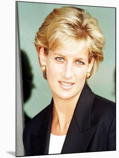 Princess Diana Arrives in Luanda Angola January 1997-null-Mounted Photographic Print