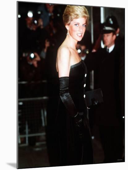 Princess Diana at the Royal Premiere of Dangerous Liaisons in London March 1989-null-Mounted Photographic Print