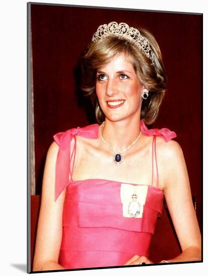 Princess Diana in Australia at the State Reception at Brisbane Wearing a Pink Dress and Tiara-null-Mounted Photographic Print