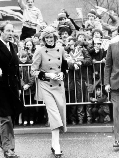 'Princess Diana on Walkabout in Easterhouse Estate Glasgow During Her ...