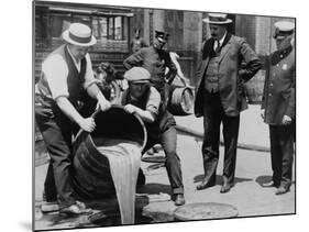Prohibition Agents Dump Liquor Into Sewer, NYC-Science Source-Mounted Giclee Print
