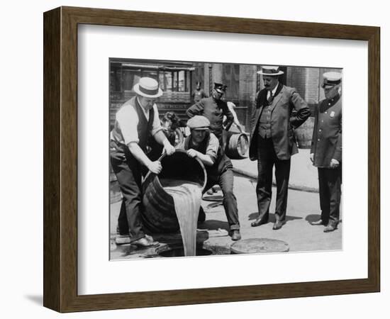 Prohibition Agents Dump Liquor Into Sewer, NYC-Science Source-Framed Giclee Print