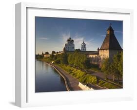 Pskov Kremlin, Pskov, Pskovskaya Oblast, Russia-Walter Bibikow-Framed Premium Photographic Print