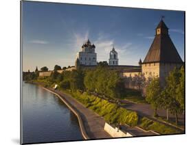 Pskov Kremlin, Pskov, Pskovskaya Oblast, Russia-Walter Bibikow-Mounted Premium Photographic Print
