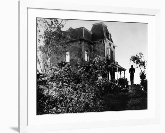 PSYCHO, 1960 directed by ALFRED HITCHCOCK Anthony Perkins (b/w photo)-null-Framed Photo