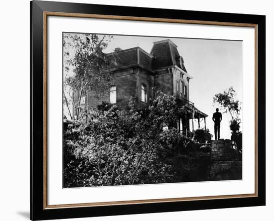 PSYCHO, 1960 directed by ALFRED HITCHCOCK Anthony Perkins (b/w photo)-null-Framed Photo