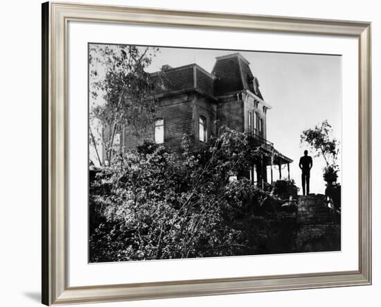 PSYCHO, 1960 directed by ALFRED HITCHCOCK Anthony Perkins (b/w photo)-null-Framed Photo