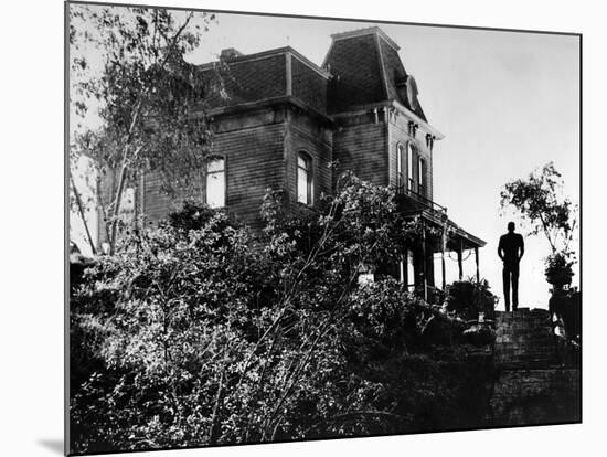 PSYCHO, 1960 directed by ALFRED HITCHCOCK Anthony Perkins (b/w photo)-null-Mounted Photo