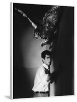 PSYCHO, 1960 directed by ALFRED HITCHCOCK Anthony Perkins (b/w photo)-null-Framed Photo