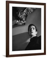 PSYCHO, 1960 directed by ALFRED HITCHCOCK Anthony Perkins (b/w photo)-null-Framed Photo