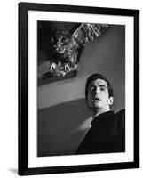 PSYCHO, 1960 directed by ALFRED HITCHCOCK Anthony Perkins (b/w photo)-null-Framed Photo