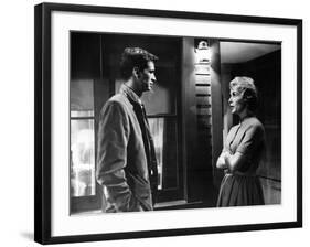 PSYCHO, 1960 directed by ALFRED HITCHCOCK Anthony Perkins / Janet Leigh (b/w photo)-null-Framed Photo