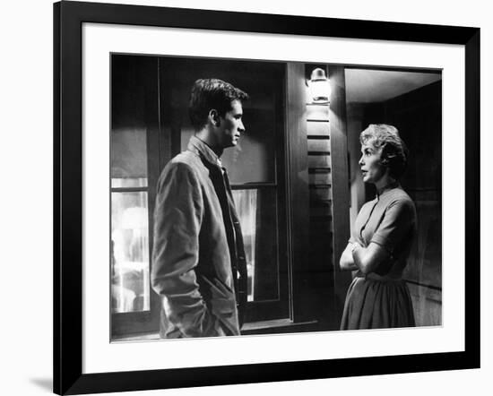 PSYCHO, 1960 directed by ALFRED HITCHCOCK Anthony Perkins / Janet Leigh (b/w photo)-null-Framed Photo