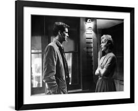 PSYCHO, 1960 directed by ALFRED HITCHCOCK Anthony Perkins / Janet Leigh (b/w photo)-null-Framed Photo