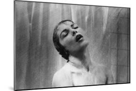 PSYCHO, 1960 directed by ALFRED HITCHCOCK Janet Leigh (b/w photo)-null-Mounted Photo