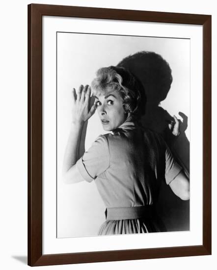 PSYCHO, 1960 directed by ALFRED HITCHCOCK Janet Leigh (b/w photo)-null-Framed Photo