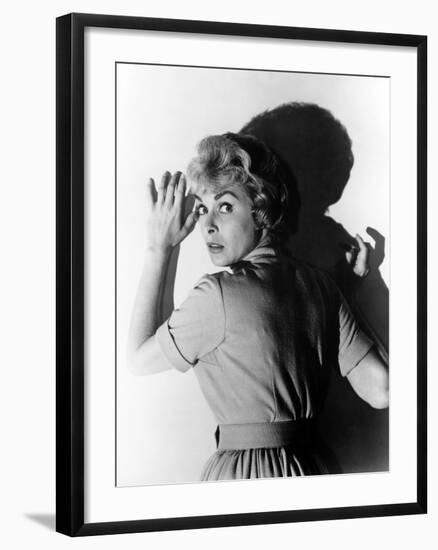 PSYCHO, 1960 directed by ALFRED HITCHCOCK Janet Leigh (b/w photo)-null-Framed Photo