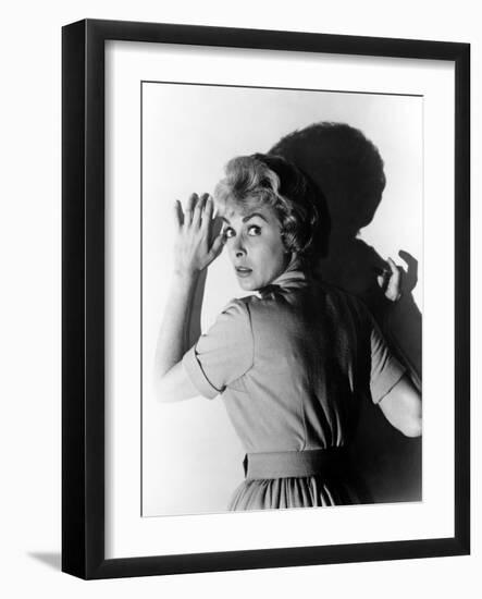 PSYCHO, 1960 directed by ALFRED HITCHCOCK Janet Leigh (b/w photo)-null-Framed Photo