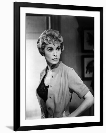 PSYCHO, 1960 directed by ALFRED HITCHCOCK Janet Leigh (b/w photo)-null-Framed Photo