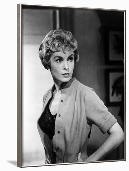 PSYCHO, 1960 directed by ALFRED HITCHCOCK Janet Leigh (b/w photo)-null-Framed Photo