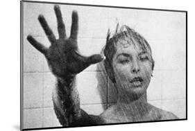 PSYCHO, 1960 directed by ALFRED HITCHCOCK Janet Leigh (b/w photo)-null-Mounted Photo