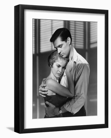 PSYCHO, 1960 directed by ALFRED HITCHCOCK Janet Leigh / John Gavin (b/w photo)-null-Framed Photo