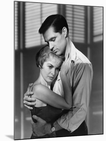 PSYCHO, 1960 directed by ALFRED HITCHCOCK Janet Leigh / John Gavin (b/w photo)-null-Mounted Photo