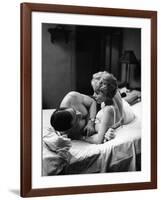 PSYCHO, 1960 directed by ALFRED HITCHCOCK John Gavin / Janet Leigh (b/w photo)-null-Framed Photo