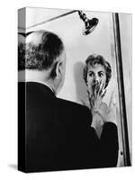PSYCHO, 1960 directed by ALFRED HITCHCOCK On the set, Alfred Hitchcock directs Janet Leigh (b/w pho-null-Stretched Canvas