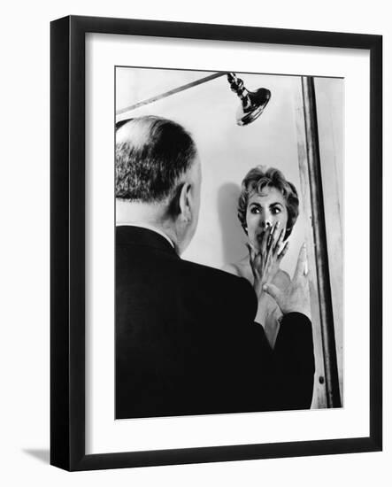 PSYCHO, 1960 directed by ALFRED HITCHCOCK On the set, Alfred Hitchcock directs Janet Leigh (b/w pho-null-Framed Photo