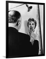 PSYCHO, 1960 directed by ALFRED HITCHCOCK On the set, Alfred Hitchcock directs Janet Leigh (b/w pho-null-Framed Photo