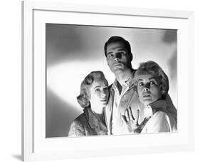 PSYCHO, 1960 directed by ALFRED HITCHCOCK Vera Miles, John Gavin and Janet Leigh (b/w photo)-null-Framed Photo