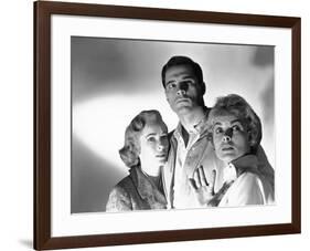 PSYCHO, 1960 directed by ALFRED HITCHCOCK Vera Miles, John Gavin and Janet Leigh (b/w photo)-null-Framed Photo