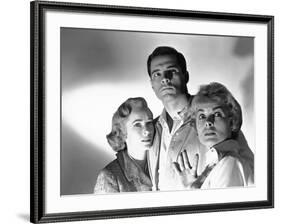 PSYCHO, 1960 directed by ALFRED HITCHCOCK Vera Miles, John Gavin and Janet Leigh (b/w photo)-null-Framed Photo