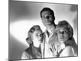 PSYCHO, 1960 directed by ALFRED HITCHCOCK Vera Miles, John Gavin and Janet Leigh (b/w photo)-null-Mounted Photo